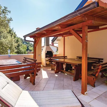 Apartmán Awesome In Rab With Kitchen Rab Town