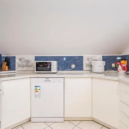 Awesome In Rab With Kitchen Apartmán Rab Town