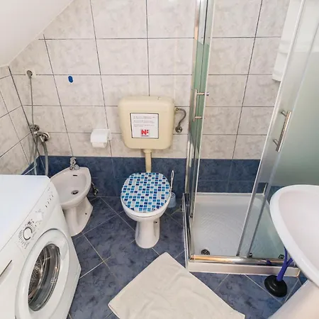 Apartmán Awesome In Rab With Kitchen Rab Town