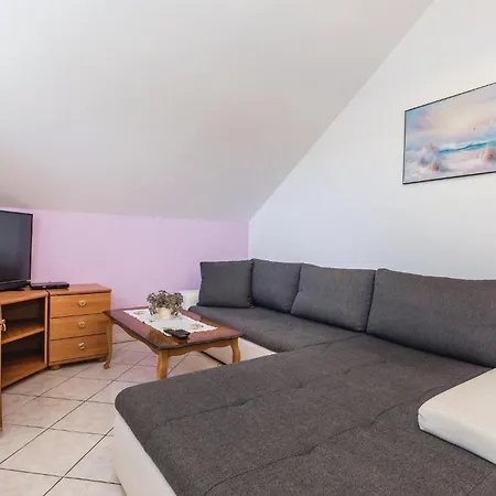 Awesome In Rab With Kitchen Apartmán *