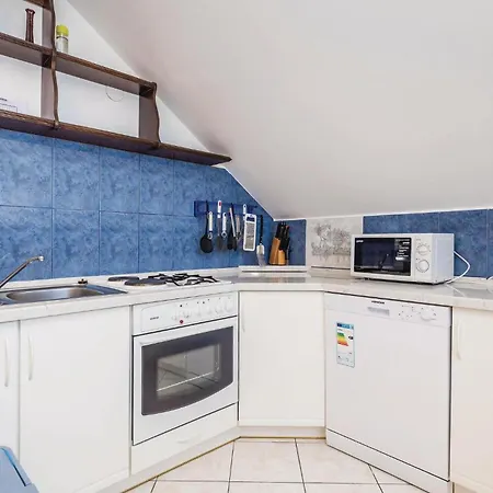 Apartmán Awesome In Rab With Kitchen *