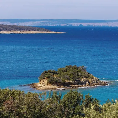 Awesome In Rab With Kitchen Apartmán