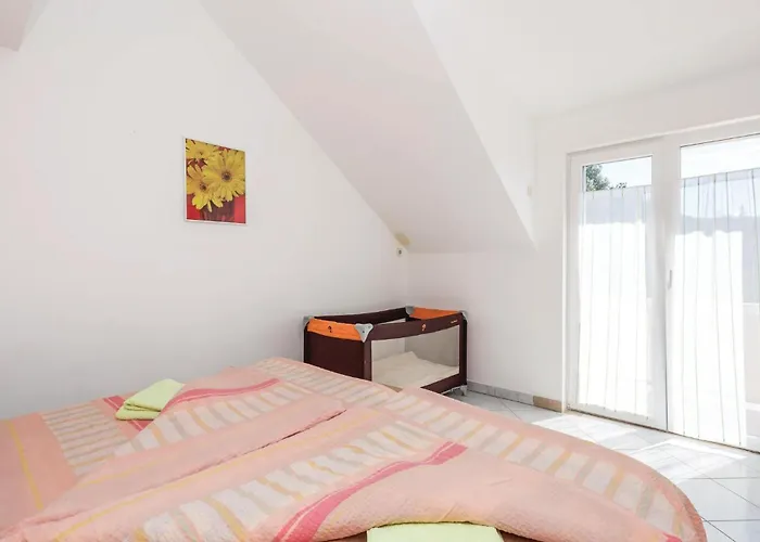 Awesome In Rab With Kitchen Lägenhet Rab Town