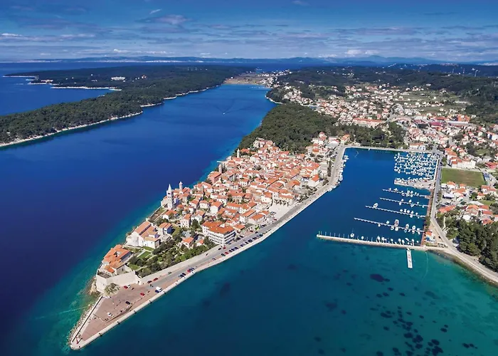 Lägenhet Awesome In Rab With Kitchen