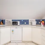 Awesome In Rab With Kitchen 아파트 라브