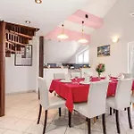 아파트 Awesome In Rab With Kitchen