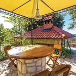 Awesome In Rab With Kitchen 아파트