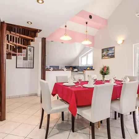 Apartman Awesome In Rab With Kitchen