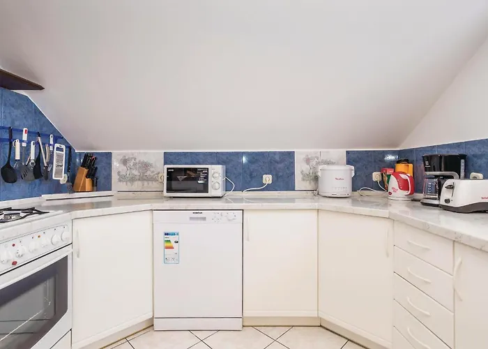 Awesome In Rab With Kitchen Appartement Rab Town