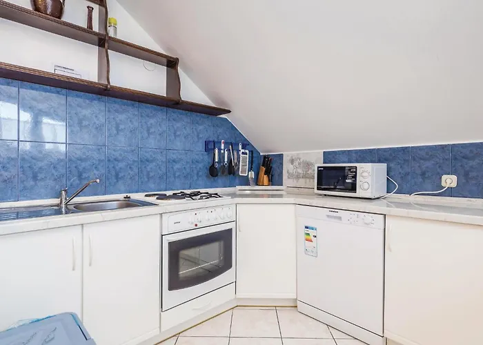Appartement Awesome In Rab With Kitchen *
