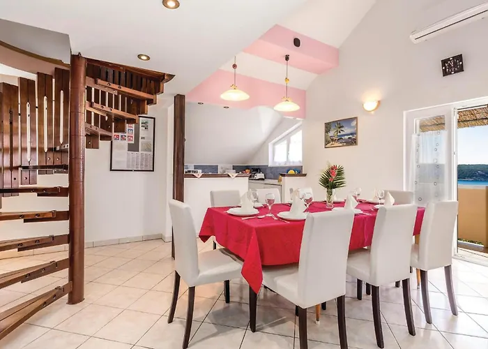 Appartement Awesome In Rab With Kitchen